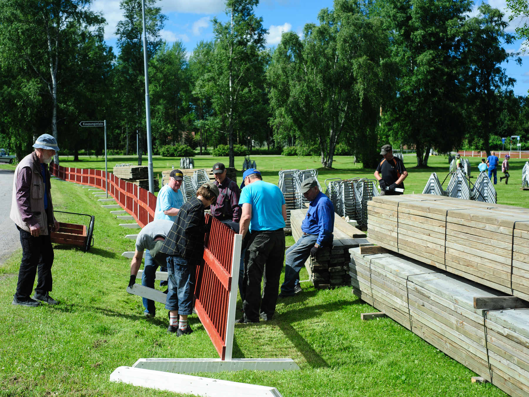 Herättäjäjuhlat rakentuvat kovaa vauhtia – katso kuvat kentältä